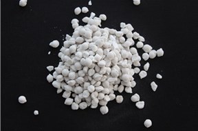 到了冬天，很多市政和單位采購(gòu)融雪劑，那么讓我們來(lái)了解下融雪劑和工業(yè)鹽的區(qū)別